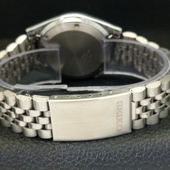 Vintage 1982 Seiko Arabic Automatic Mens Silver Watch W/daydate & Black accents - Picture 2 of 9